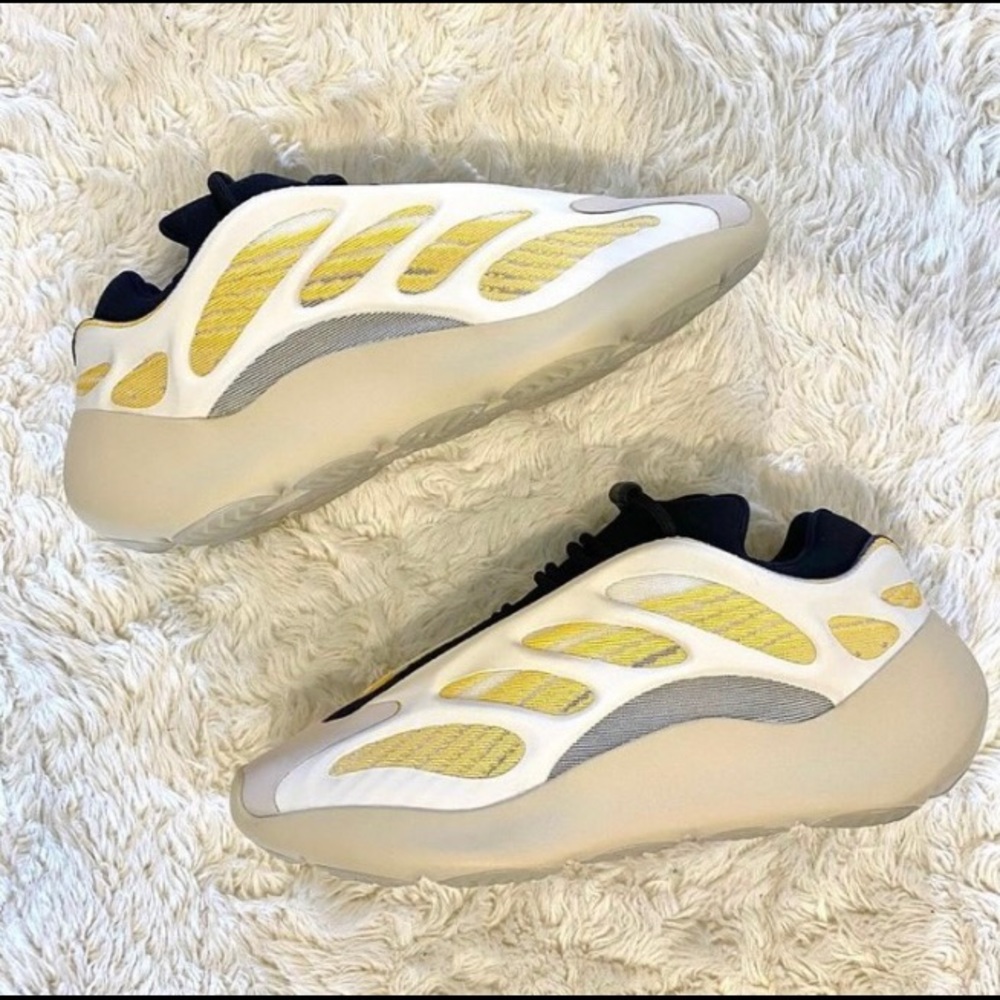 Yeezy 700 V3 Safflower